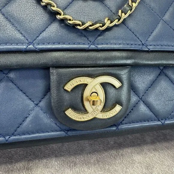 CHANEL Lambskin Quilted Medium Graphic Flap Navy Black - Picture 4 of 16